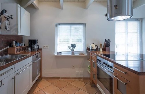 Lehe Casa | Encantadora casa de campo con techo de paja en Lehe