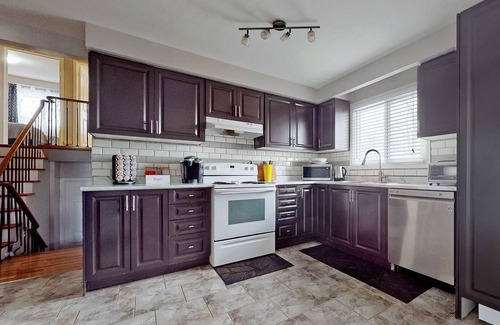 Brampton Casa | CHARMING THREE BEDROOM FLAT