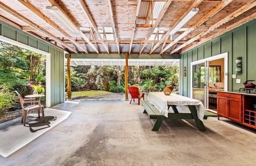 Ohia Estates Cabaña | Charming tiny home w/ heated floors 5 min from Volcanoes National Park entrance