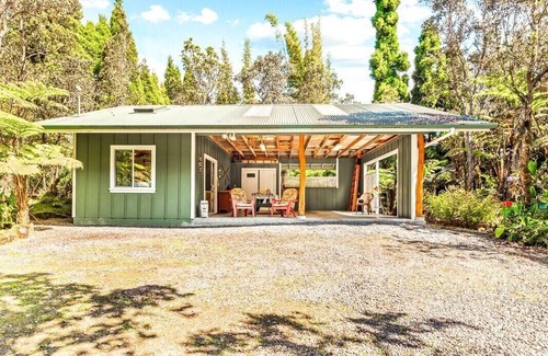 Ohia Estates Cabaña | Charming tiny home w/ heated floors 5 min from Volcanoes National Park entrance