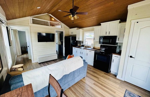 Austin Casa | Charming Tiny Home Getaway | Pool & Hot Tub