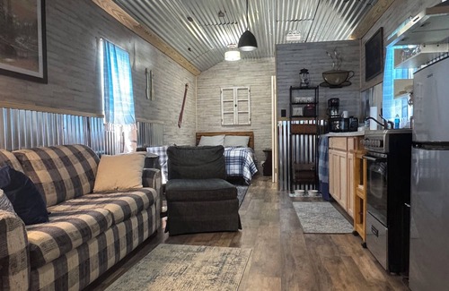 Pangburn Cabina | Charming tiny home in delightful Pangburn near Little Red River - pet friendly