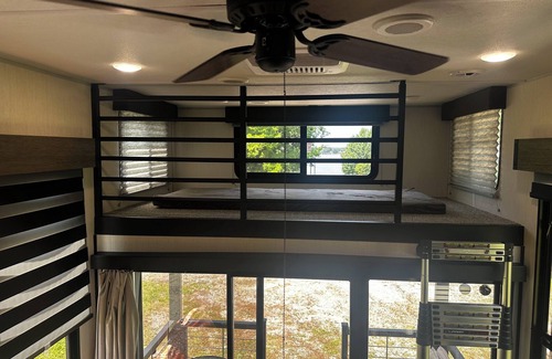 Grove Cabina | Charming Tiny Home on Grand Lake near Grove with boat ramp access!