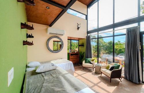 Lagartero Casa | Charming Tiny House with Jacuzzi & Fire Pit