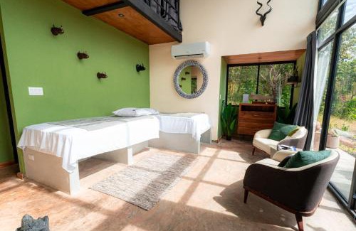Lagartero Casa | Charming Tiny House with Jacuzzi & Fire Pit