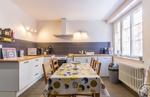Saint-Pierre-Eglise Cabaña | Casa Céntrica con Terraza Privada y Comodidades Modernas, Ideal para Familias y Grupos