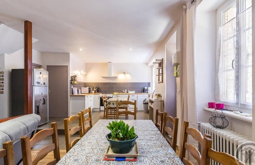 Saint-Pierre-Eglise Cabaña | Casa Céntrica con Terraza Privada y Comodidades Modernas, Ideal para Familias y Grupos
