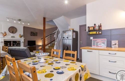 Saint-Pierre-Eglise Cabaña | Casa Céntrica con Terraza Privada y Comodidades Modernas, Ideal para Familias y Grupos