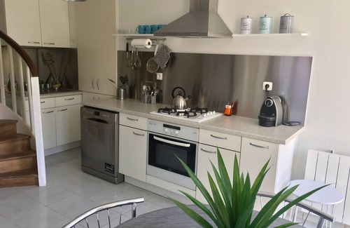 Benouville Casa | Casa de pueblo con encanto cerca de las playas de Normandía y el puente de Pegaso