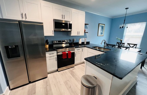 Fort Walton Beach Casa | Charming Townhome, 5 min from Sandy Beaches !