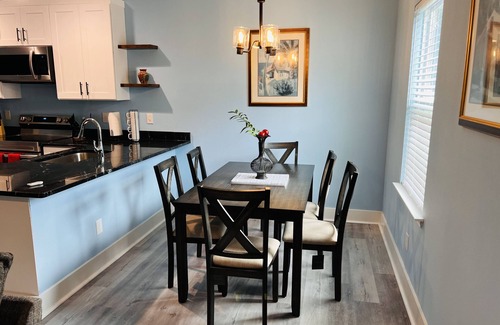Fort Walton Beach Casa | Charming Townhome, 5 min from Sandy Beaches !