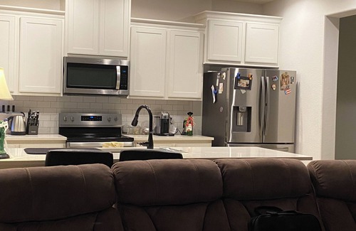 College Station Casa | Charming townhome. 3-bdrm, 2.5 bath with pool. 10 minutes to Kyle Field.