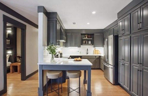 Old West Broad Neighborhood Condominio | Charming Townhome | Free Parking