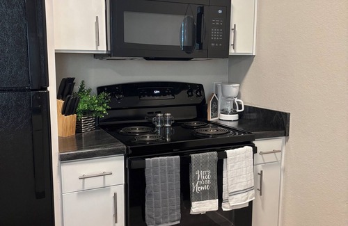 Village of Cottage Grove Casa | Charming townhome with AC, WiFi in fabulous Cottage Grove