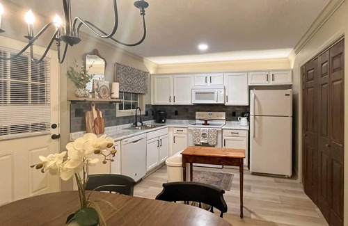 Terry Sanford Casa | Charming Townhome Near Downtown Fayetteville!