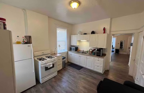 St. Louis Casa | Charming townhome with WiFi and AC in lovely St. Louis