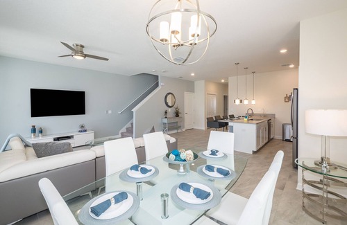 Davenport Chalet De Esquí | Charming Townhouse 5Beds/4Baths/Pool/18 Min Disney