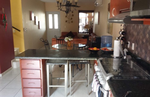 Villa Marina Condominio | Casa con Encanto Condo w / Gran piscina 2 cuadras de la playa