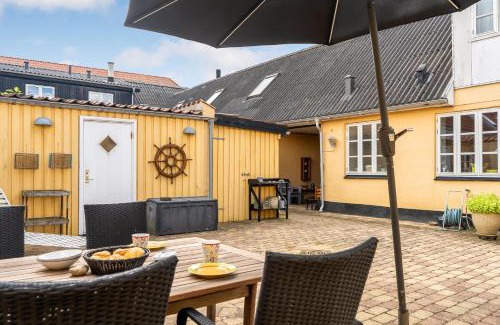 Logstor Casa | Charming Townhouse From 1877, Located In The Middle Of Løgstør Only 100 Meters From The Harbor