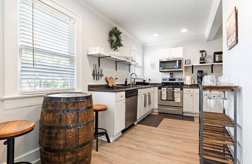 Austin Ave. Casa | Charming Townhouse in Downtown Waco!