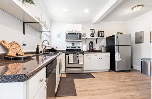 Austin Ave. Casa | Charming Townhouse in Downtown Waco!