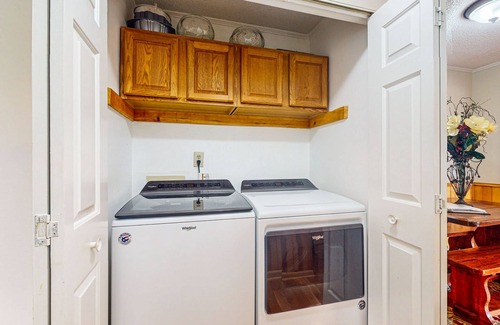 Murphy Casa | Charming townhouse offers a cozy retreat with stunning mountain views.