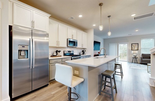 Goose Creek Casa | Charming townhouse with deck and washer/dryer, central AC, and WIFI
