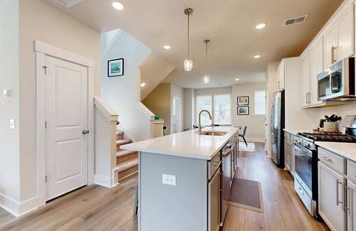 Goose Creek Casa | Charming townhouse with deck and washer/dryer, central AC, and WIFI