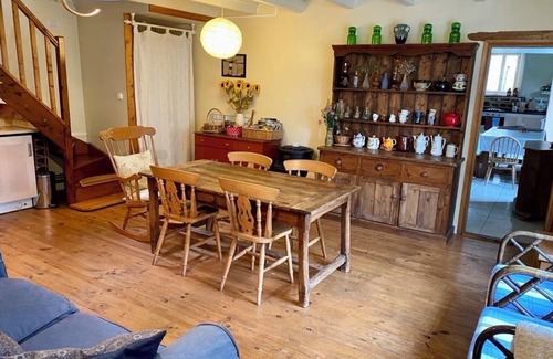 Lengronne Casa | Charming Traditional Gite with WiFi in Lengronne - 5 bedrooms available