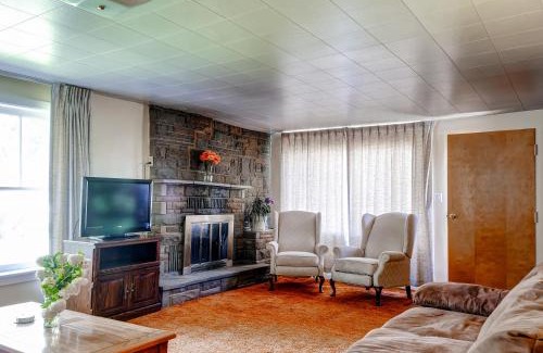 Tropic Casa | Charming Tropic Home by a Farm Near Bryce Canyon!