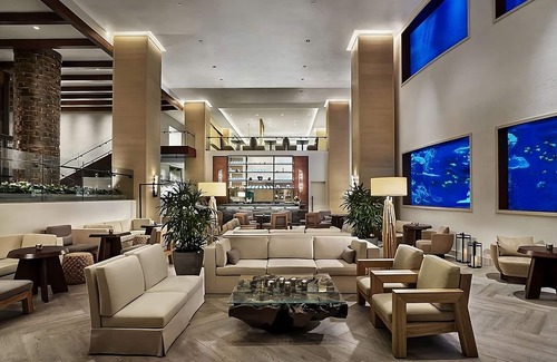Waikiki Complejo | Charming Tropical Getaway! 3 Modern Units, 2 Onsite Restaurants, 2 Bars, 2 Pools