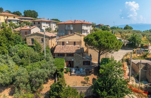 Gualdo Cattaneo Casa | Charming Tuscany style home with AC and heater in beautiful Umbria.