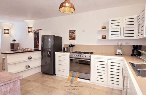 La Iglesia Casa | Encantadora villa gemela 2BR A/C - 400M playa - Jacuzzi Privado - Piscina Común