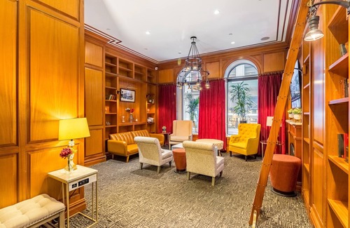 Central New York City Apartamento | Charming Two-Bedroom Apartment in Historic Mansfield Residence