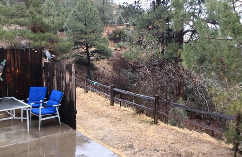 Kingman Casa | Encantadora cabaña de dos dormitorios ubicada en las montañas Hualapai para 8 personas