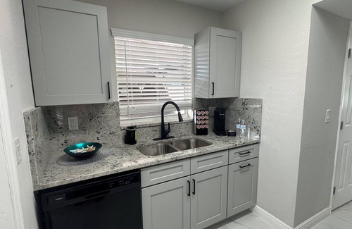 Oldsmar Casa | Charming Two bedroom house near Beaches and Tampa Bay attractions.