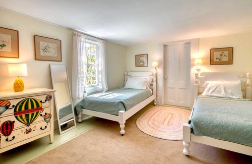 Sag Harbor Cabaña | Charming two bedroom cottage--walk to village