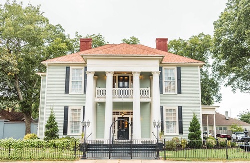 Anderson Casa | Charming two room grand suite in Historic antebellum mansion.