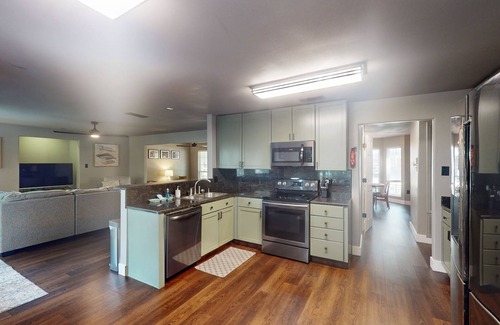 Gulf Park Estates Casa | Charming Two Story home w/ Gulf Views, Pier & Boat Ramp within walking distance