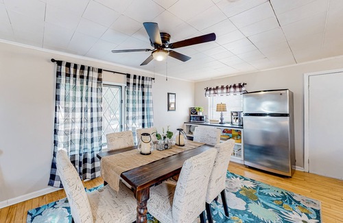 Colchester Casa | Charming two-story duplex with a full kitchen & grassy yard - near Mallets Bay