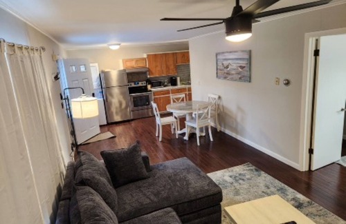 Ocean Park Condominio | Charming two-bedroom, one-bathroom condo, two short blocks from the beach!