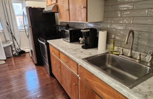 Ocean Park Condominio | Charming two-bedroom, one-bathroom condo, two short blocks from the beach!