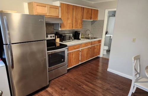 Ocean Park Condominio | Charming two-bedroom, one-bathroom condo, two short blocks from the beach!