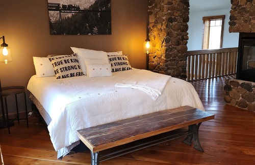 Mesa Otro | Charming unique 2-bdrm farmhouse in Mesa with WiFi, close to Powderhorn Ski Area