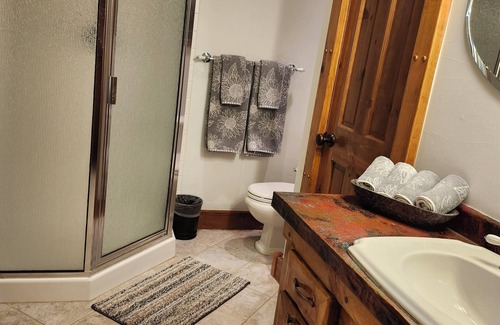 Mesa Otro | Charming unique 2-bdrm farmhouse in Mesa with WiFi, close to Powderhorn Ski Area