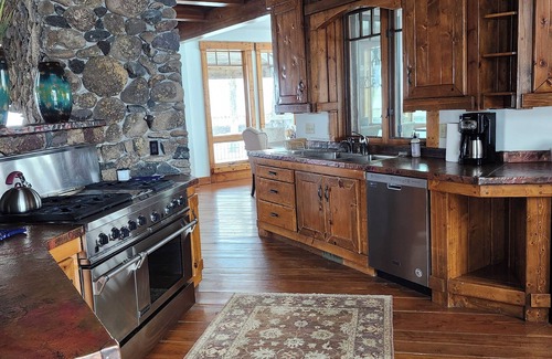 Mesa Otro | Charming unique 2-bdrm farmhouse in Mesa with WiFi, close to Powderhorn Ski Area