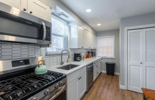 University Heights Apartamento | Charming University Heights Home