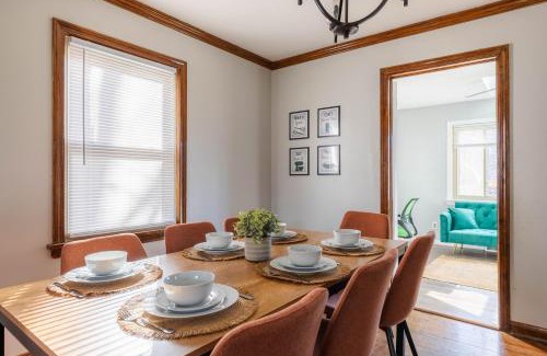 University Heights Apartamento | Charming University Heights Home