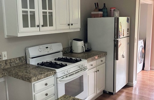 University Park Casa | Charming University Park 2BR Bungalow in amazing Portland