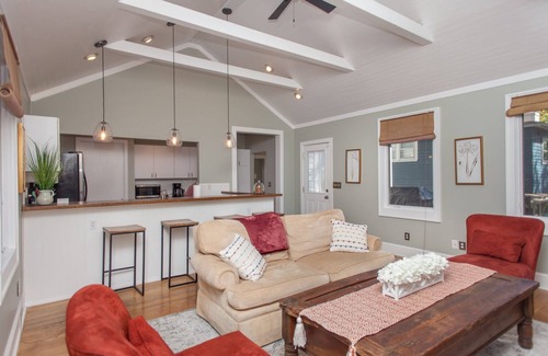 Martha Jefferson Casa | Charming Updated 3 Bedroom Home Near Downtown